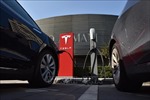 Tỷ phú Elon Musk khuyến nghị về việc sử dụng hệ thống lái xe tự động của Tesla