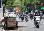 Tình trạng ùn ứ rác thải trên nhiều tuyến phố Hà Nội đã giảm