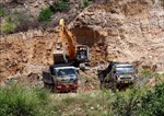 Quảng Ngãi: Kiến nghị tạm đình chỉ hoạt động khai thác khoáng sản tại mỏ đất Dông Cây Dừa