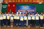 Trao 150 suất học bổng Vừ A Dính tặng học sinh nghèo Ninh Thuận