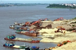 Phát hiện 9 thuyền khai thác cát, sỏi trái phép trên sông Lam