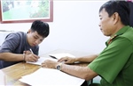 Vận động đối tượng giết người bỏ trốn sang Campuchia về đầu thú