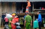 Công an Tuyên Quang kịp thời hỗ trợ di dời nhân dân khỏi vùng sạt lở