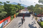Phó Chủ tịch Ủy ban Trung ương MTTQ Việt Nam Hà Thị Nga động viên Khối đại đoàn kết toàn dân tộc tham gia diễu hành A80
