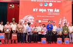 Chương trình &#39;Ký họa tri ân&#39; trao ảnh phục dựng chân dung các anh hùng liệt sĩ