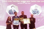 Trao Giải thưởng khoa học Trần Văn Giàu cho 2 giảng viên Trường Đại học An Giang