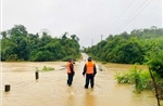 Bộ đội Biên phòng hỗ trợ nhân dân khu vực biên giới ứng phó mưa lũ