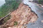 Quảng Ngãi: Sạt lở vùi lấp đường Trường Sơn Đông