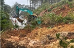 Quốc lộ 24 tiếp tục sạt lở nặng