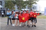 Cổ động viên Việt Nam tới sân Rajamangala tiếp sức cho U22 Việt Nam