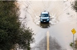 Mỹ: Bão mùa Đông đổ bộ bang California gây lũ quét, sạt lở đất