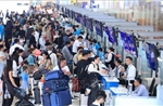 Sân bay Nội Bài chật kín người trước kỳ nghỉ Tết Dương lịch 2026