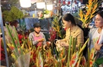 Đi chợ hoa đêm để được 'chạm' vào Tết