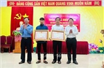 Khen thưởng trực tiếp cho hai cha con dũng cảm cứu người trên sông Gianh
