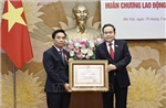 Trao tặng Huân chương Lao động hạng Nhất cho Phó Chủ tịch Quốc hội Nguyễn Doãn Anh