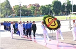 Đoàn đại biểu dự Đại hội Đoàn toàn quốc lần thứ XIII báo công dâng Bác