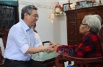 Lãnh đạo Thành phố Hồ Chí Minh thăm, tặng quà các gia đình chính sách tiêu biểu