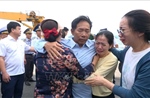 Đưa ngư dân tàu cá QNa 90859 TS gặp nạn vào bờ an toàn