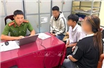 Xử lý hai thiếu niên chạy xe máy 'bốc đầu', không đội mũ bảo hiểm