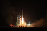 Trung Quốc phóng tàu vũ trụ Thần Châu-18 lên Trạm vũ trụ Thiên Cung