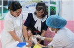 Cần Thơ: Đông đảo phụ huynh đưa con đi tiêm vaccine phòng bệnh sởi