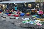 Chợ tự phát &#39;3 không&#39;: Mối nguy an toàn vệ sinh thực phẩm