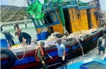 Đồn Biên phòng Ngọc Vừng kịp thời cứu 6 ngư dân gặp nạn trên biển