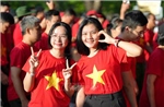 Đông đảo du khách tham quan các di tích ở Huế trong ngày miễn vé