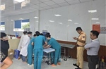 CSGT kịp thời đưa bé trai 11 tháng tuổi trong tình trạng nguy kịch đi cấp cứu