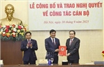 Lễ công bố và trao nghị quyết về công tác cán bộ của Ủy ban Thường vụ Quốc hội