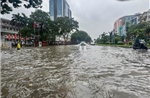 Hà Nội mưa lớn kéo dài, nhiều nơi úng ngập, giao thông khó khăn