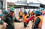 Chạy đua với thời gian để cứu giúp người dân bị ảnh hưởng mưa lũ