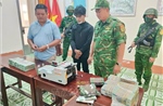 Bắt đối tượng vận chuyển hơn 7 tỉ đồng qua biên giới