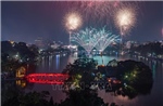 Pháo hoa chào năm Bính Ngọ bừng sáng trên bầu trời Hà Nội