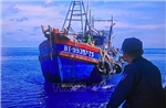 Khẩn trương cấp cứu ngư dân bị tai nạn lao động trên biển