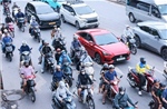 Dòng người hối hả quay trở lại Hà Nội sau dịp nghỉ lễ 30/4 - 1/5