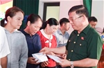Tặng quà, khám bệnh tri ân các gia đình người có công
