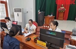 Người dân vẫn phải nộp tờ khai giấy rồi cán bộ nộp hộ trực tuyến