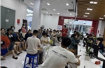 Đông nghịt người đến các điểm giao dịch xác thực thông tin thuê bao khi bị khoá 1 chiều
