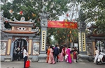 Du khách tấp nập về Đền Đô mùng 1 Tết Bính Ngọ
