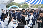 Sinh viên ngành công nghệ hào hứng thể hiện năng lực trước nhiều doanh nghiệp 