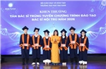 Trường Đại học trao bằng cho khóa bác sĩ y khoa đầu tiên