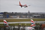 Anh: Sân bay Gatwick hủy hơn 160 chuyến bay do thiếu nhân viên kiểm soát không lưu 