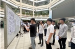 Điểm chuẩn đại học 2025: Phụ huynh, thí sinh &#39;đứng ngồi không yên&#39; trước giờ công bố