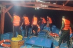 Bộ đội biên phòng cứu vớt 15 ngư dân tàu cá Kiên Giang gặp nạn trên vùng biển Cà Mau