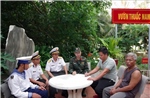 Bệnh xá đảo Trường Sa làm thủ tục xuất viện cho ngư dân Võ Tấn Nước sau thời gian điều trị
