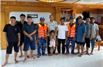 Cảnh sát biển phối hợp cứu 2 du khách gặp nạn trên biển Hà Tĩnh