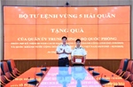 Trao quà của Quân ủy Trung ương cho quân nhân Vùng 5 Hải quân