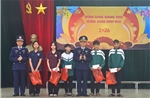 Cảnh sát biển chung tay mang Tết đến với học sinh nghèo