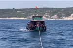 Tàu 785 Hải quân kịp thời cứu kéo một ghe cá trôi dạt trên biển